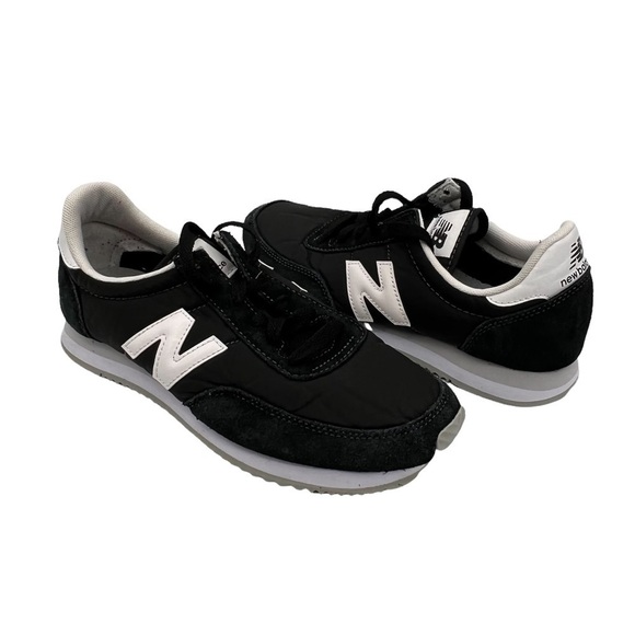 New Balance Black Classics 720 V1 Lace Up Sneakers Size 6.5 Men's - Picture 1 of 9